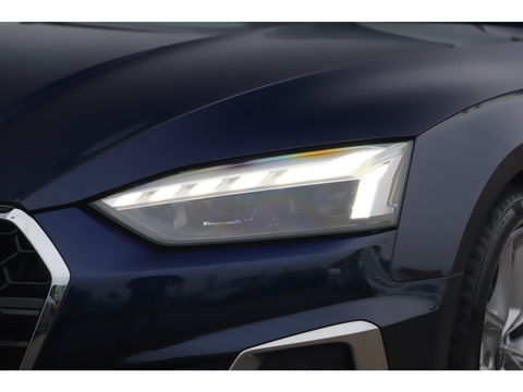 Audi A5 Sportback 35 TDI S-Line edition Automaat Navarra Blue Full LED Wegklapbare Trekhaak Virtual Cockpit Navigatie Achteruitrijcamera Clima Cruise Parkeersensor Half Leder Sportstoelen Draadloos Carplay