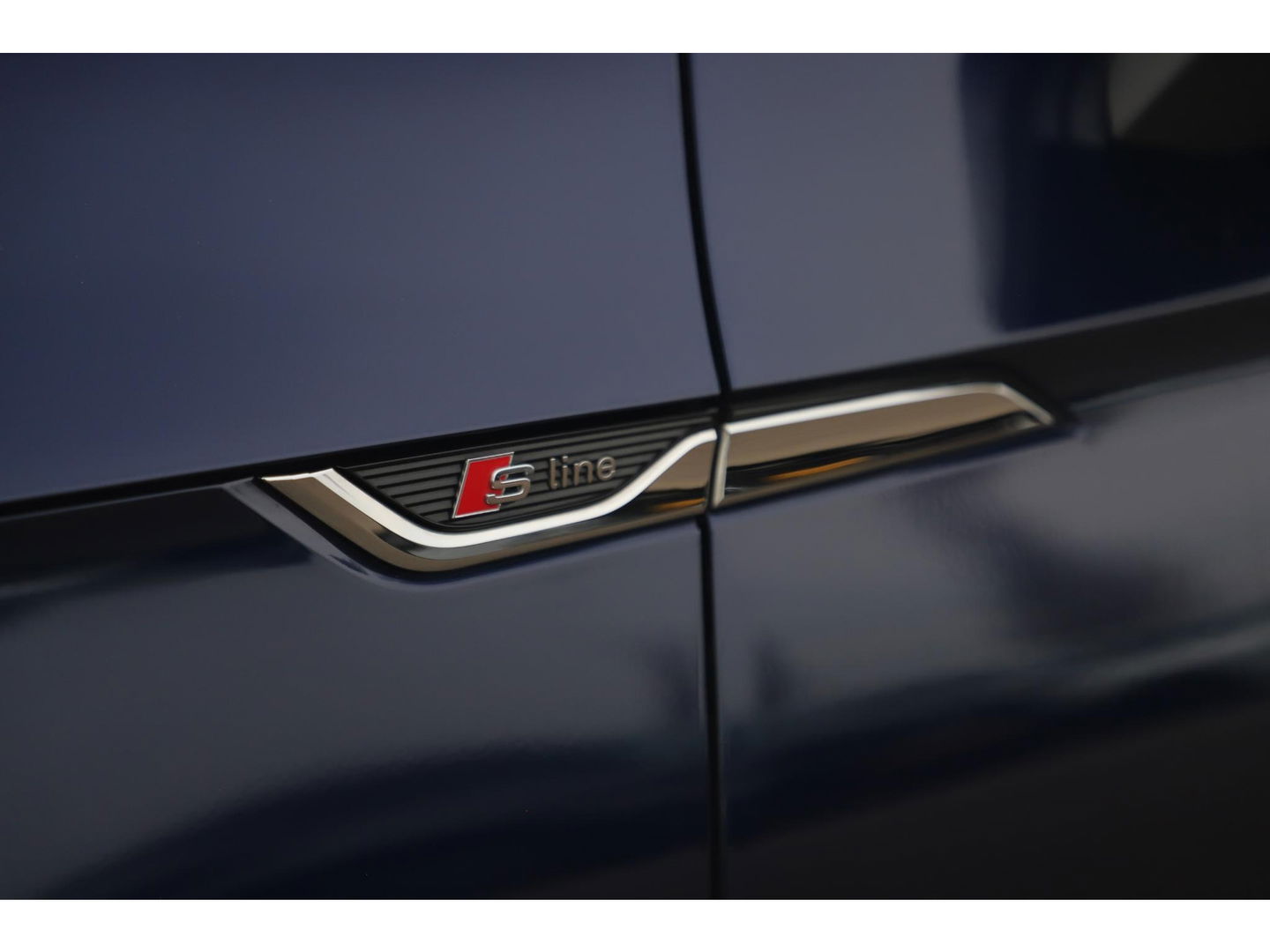 Audi A5 Sportback 35 TDI S-Line edition Automaat Navarra Blue Full LED Wegklapbare Trekhaak Virtual Cockpit Navigatie Achteruitrijcamera Clima Cruise Parkeersensor Half Leder Sportstoelen Draadloos Carplay