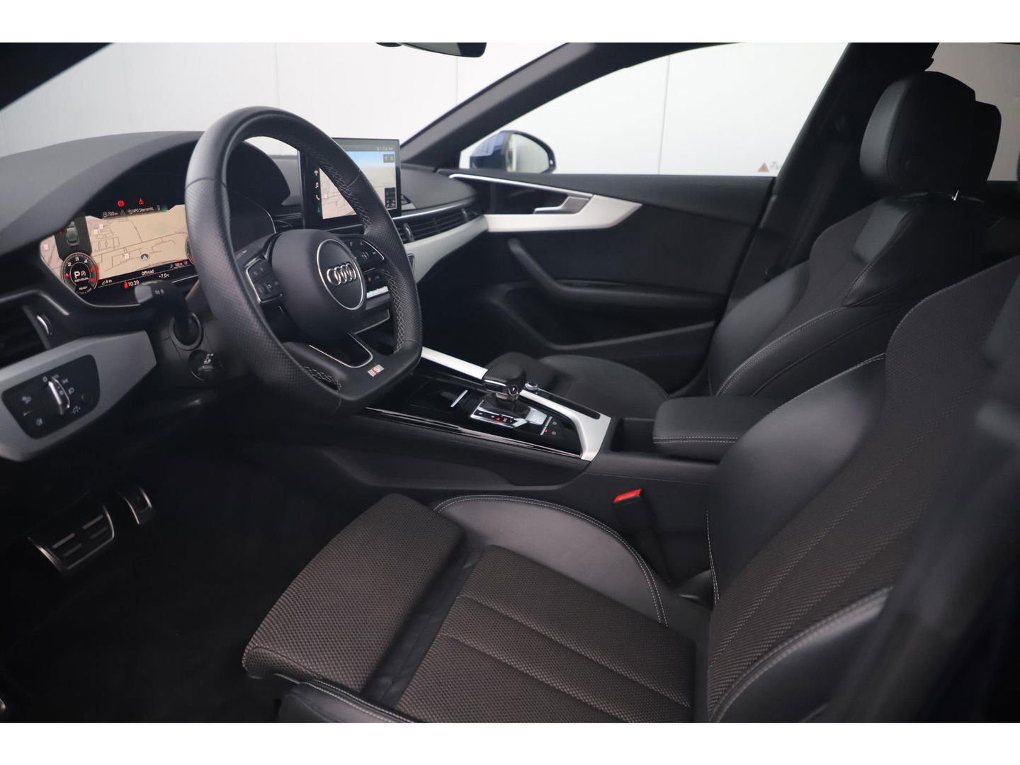 Audi A5 Sportback 35 TDI S-Line edition Automaat Navarra Blue Full LED Wegklapbare Trekhaak Virtual Cockpit Navigatie Achteruitrijcamera Clima Cruise Parkeersensor Half Leder Sportstoelen Draadloos Carplay