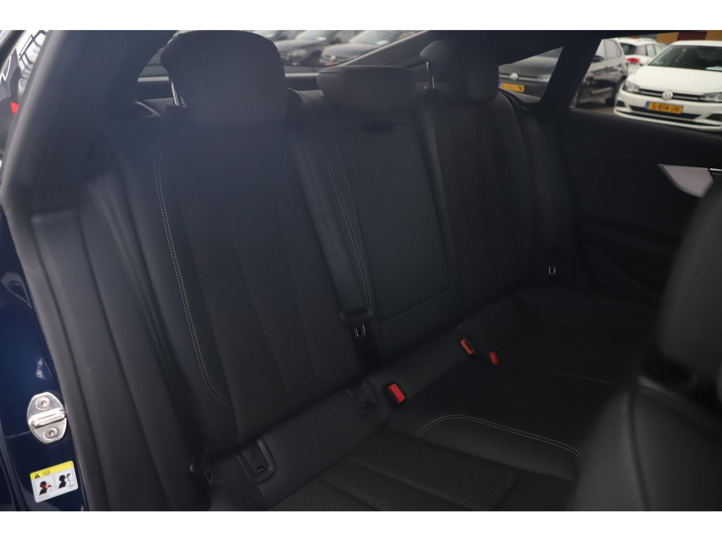 Audi A5 Sportback 35 TDI S-Line edition Automaat Navarra Blue Full LED Wegklapbare Trekhaak Virtual Cockpit Navigatie Achteruitrijcamera Clima Cruise Parkeersensor Half Leder Sportstoelen Draadloos Carplay