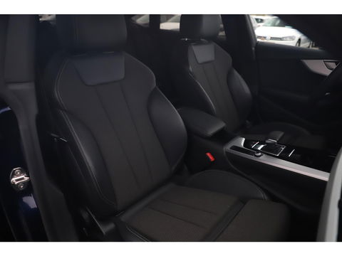 Audi A5 Sportback 35 TDI S-Line edition Automaat Navarra Blue Full LED Wegklapbare Trekhaak Virtual Cockpit Navigatie Achteruitrijcamera Clima Cruise Parkeersensor Half Leder Sportstoelen Draadloos Carplay
