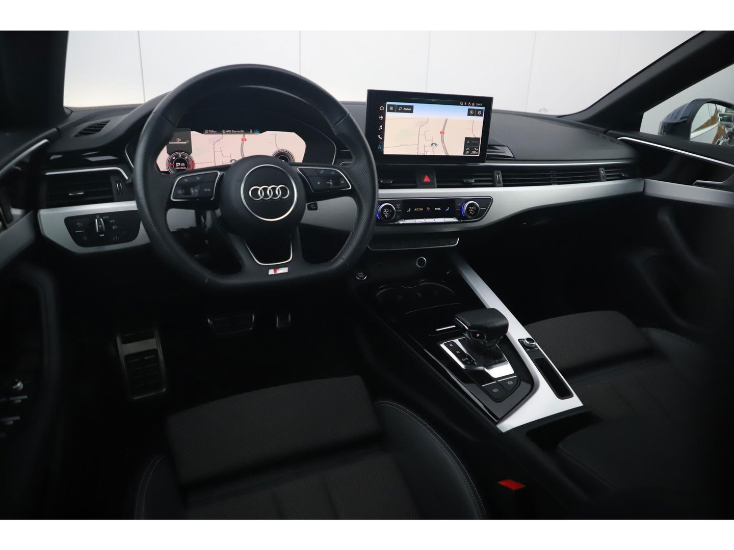 Audi A5 Sportback 35 TDI S-Line edition Automaat Navarra Blue Full LED Wegklapbare Trekhaak Virtual Cockpit Navigatie Achteruitrijcamera Clima Cruise Parkeersensor Half Leder Sportstoelen Draadloos Carplay