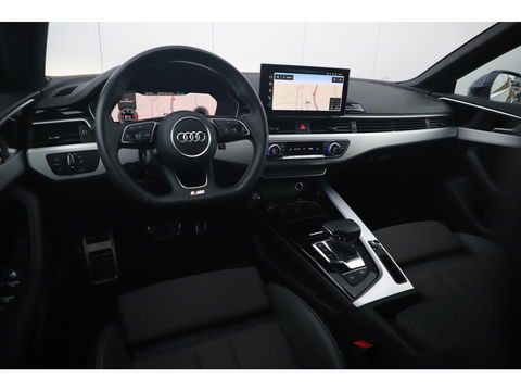 Audi A5 Sportback 35 TDI S-Line edition Automaat Navarra Blue Full LED Wegklapbare Trekhaak Virtual Cockpit Navigatie Achteruitrijcamera Clima Cruise Parkeersensor Half Leder Sportstoelen Draadloos Carplay