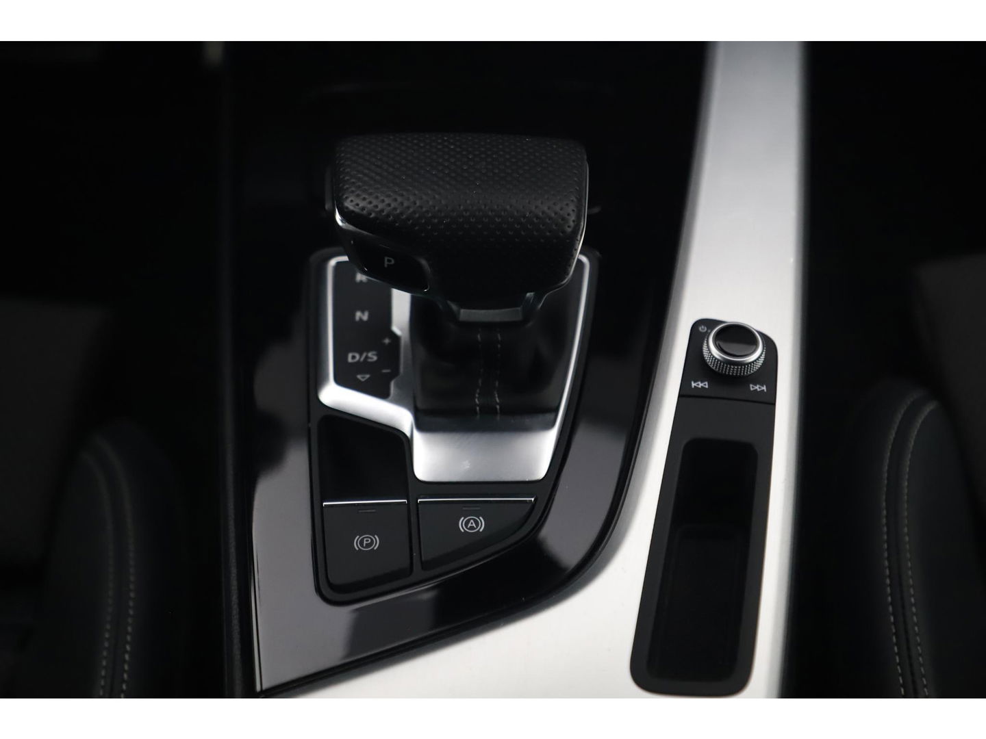 Audi A5 Sportback 35 TDI S-Line edition Automaat Navarra Blue Full LED Wegklapbare Trekhaak Virtual Cockpit Navigatie Achteruitrijcamera Clima Cruise Parkeersensor Half Leder Sportstoelen Draadloos Carplay