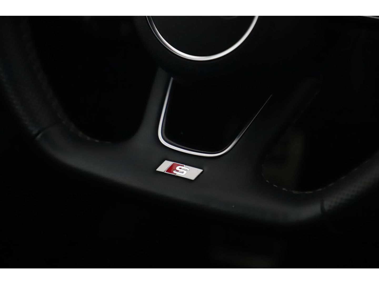 Audi A5 Sportback 35 TDI S-Line edition Automaat Navarra Blue Full LED Wegklapbare Trekhaak Virtual Cockpit Navigatie Achteruitrijcamera Clima Cruise Parkeersensor Half Leder Sportstoelen Draadloos Carplay