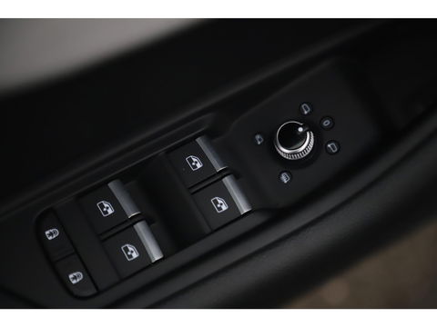 Audi A5 Sportback 35 TDI S-Line edition Automaat Navarra Blue Full LED Wegklapbare Trekhaak Virtual Cockpit Navigatie Achteruitrijcamera Clima Cruise Parkeersensor Half Leder Sportstoelen Draadloos Carplay