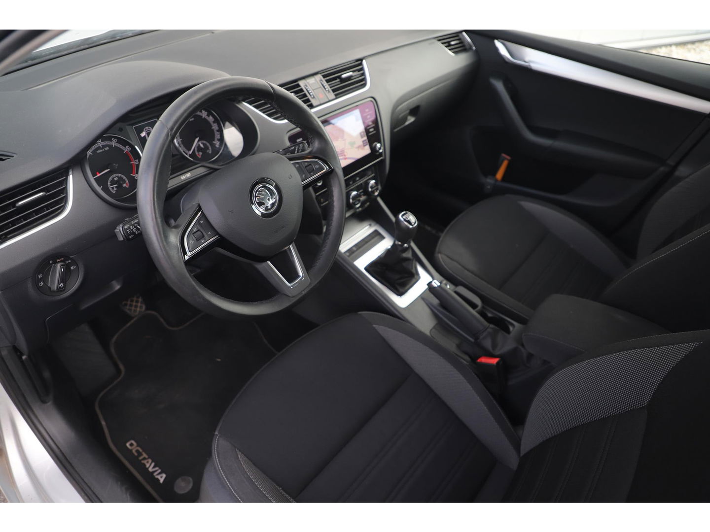 Škoda Octavia 1.0 TSI Greentech Ambition Business Navigatie Clima Cruise PDC LMV Bluetooth LED Carplay Android Auto