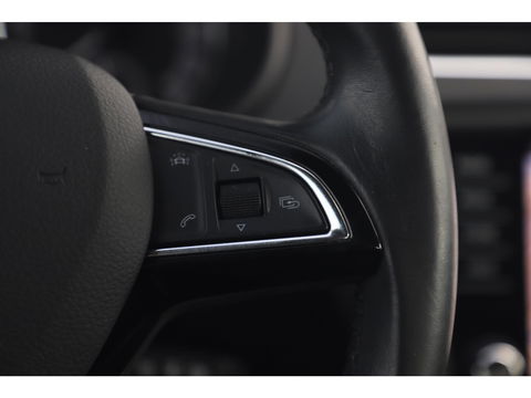 Škoda Octavia 1.0 TSI Greentech Ambition Business Navigatie Clima Cruise PDC LMV Bluetooth LED Carplay Android Auto