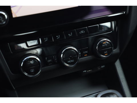 Škoda Octavia 1.0 TSI Greentech Ambition Business Navigatie Clima Cruise PDC LMV Bluetooth LED Carplay Android Auto