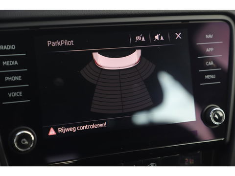 Škoda Octavia 1.0 TSI Greentech Ambition Business Navigatie Clima Cruise PDC LMV Bluetooth LED Carplay Android Auto