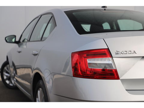 Škoda Octavia 1.0 TSI Greentech Ambition Business Navigatie Clima Cruise PDC LMV Bluetooth LED Carplay Android Auto