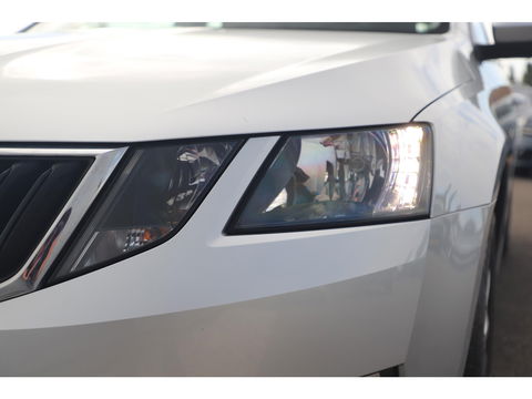 Škoda Octavia 1.0 TSI Greentech Ambition Business Navigatie Clima Cruise PDC LMV Bluetooth LED Carplay Android Auto