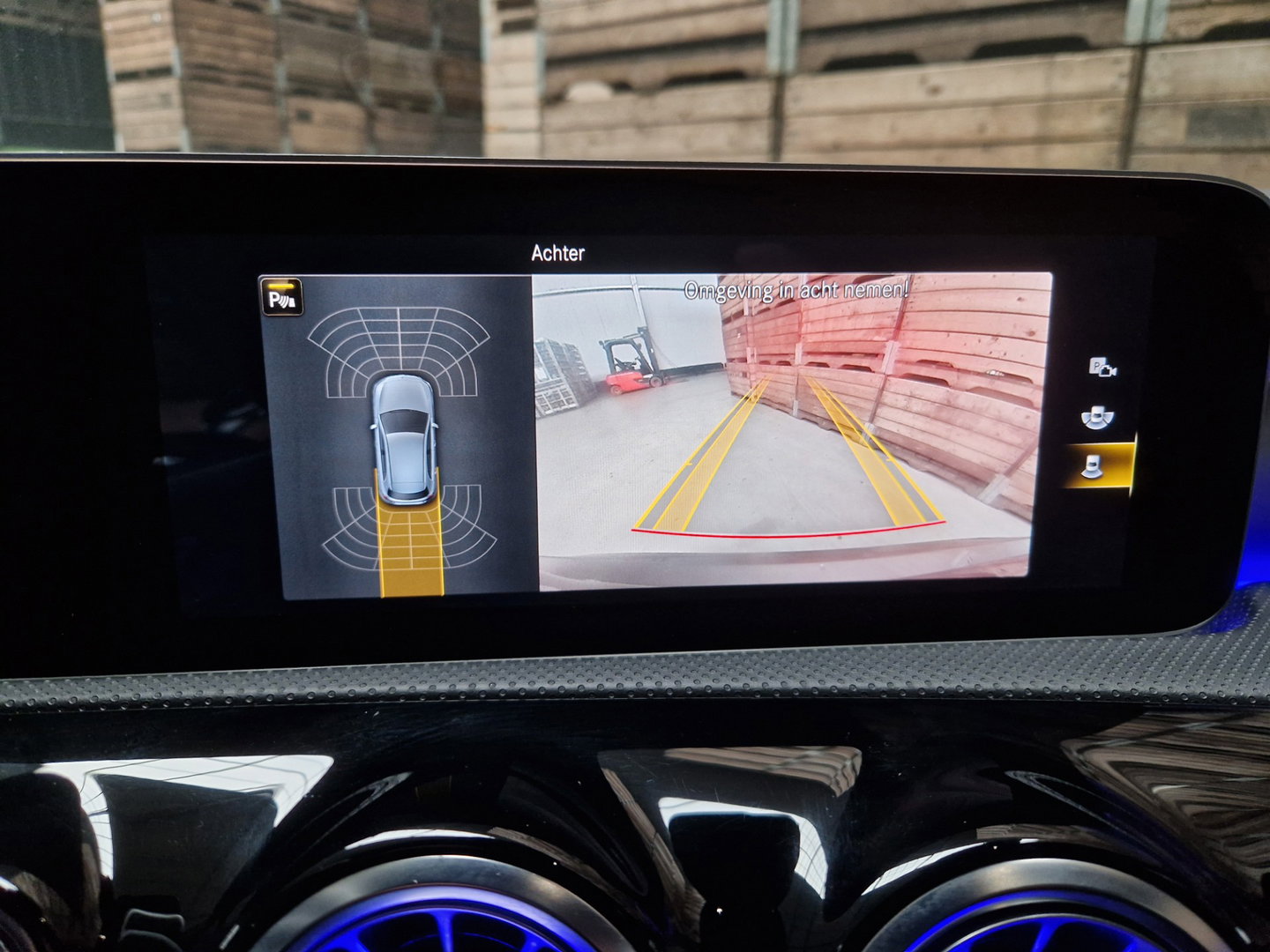 Mercedes-Benz A-Klasse 180 Premium Plus AMG Pano LED Sfeer Sound+ camera LM