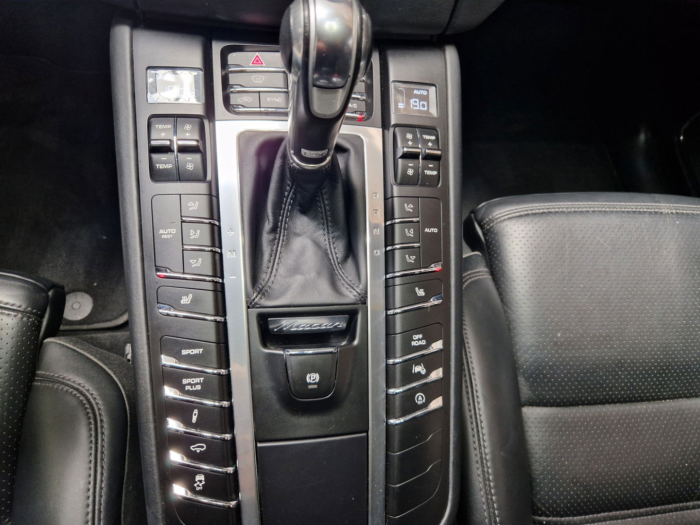 Porsche Macan 3.6 Turbo Pano leder luchtv. sport chrono Burm Navi camera 21"LM 400PK!