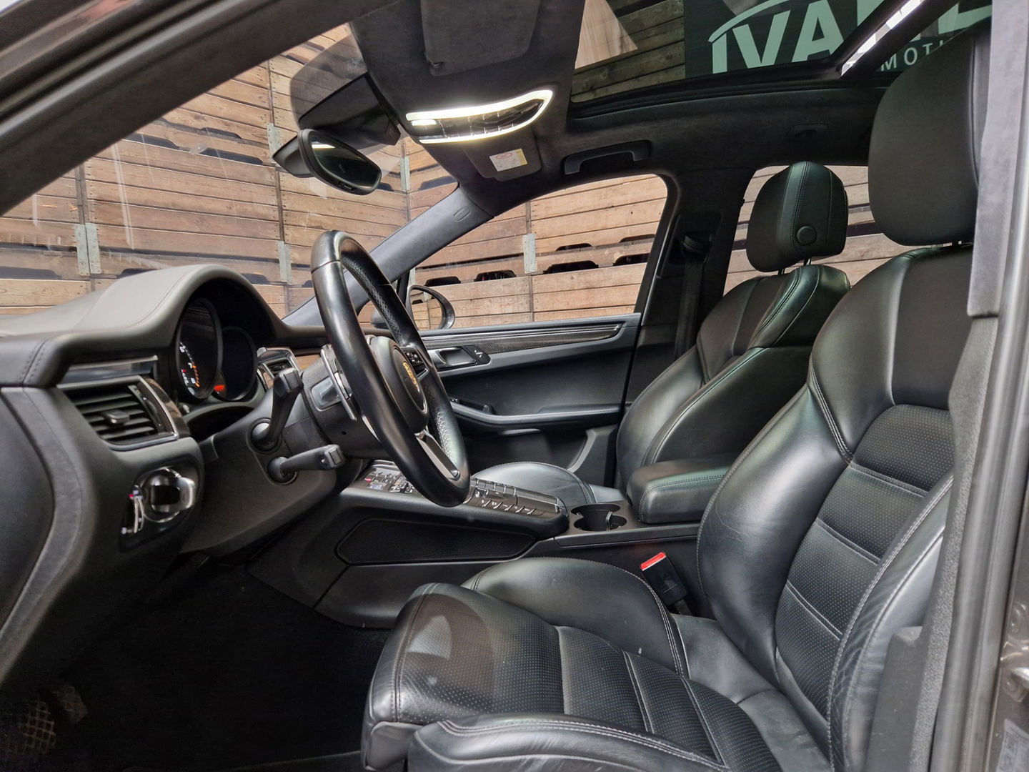 Porsche Macan 3.6 Turbo Pano leder luchtv. sport chrono Burm Navi camera 21"LM 400PK!