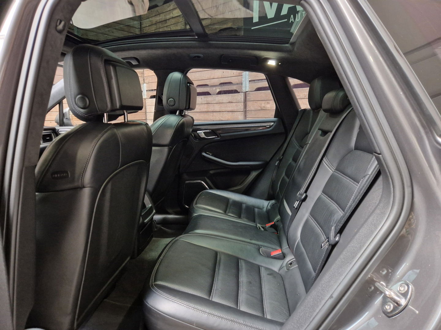 Porsche Macan 3.6 Turbo Pano leder luchtv. sport chrono Burm Navi camera 21"LM 400PK!