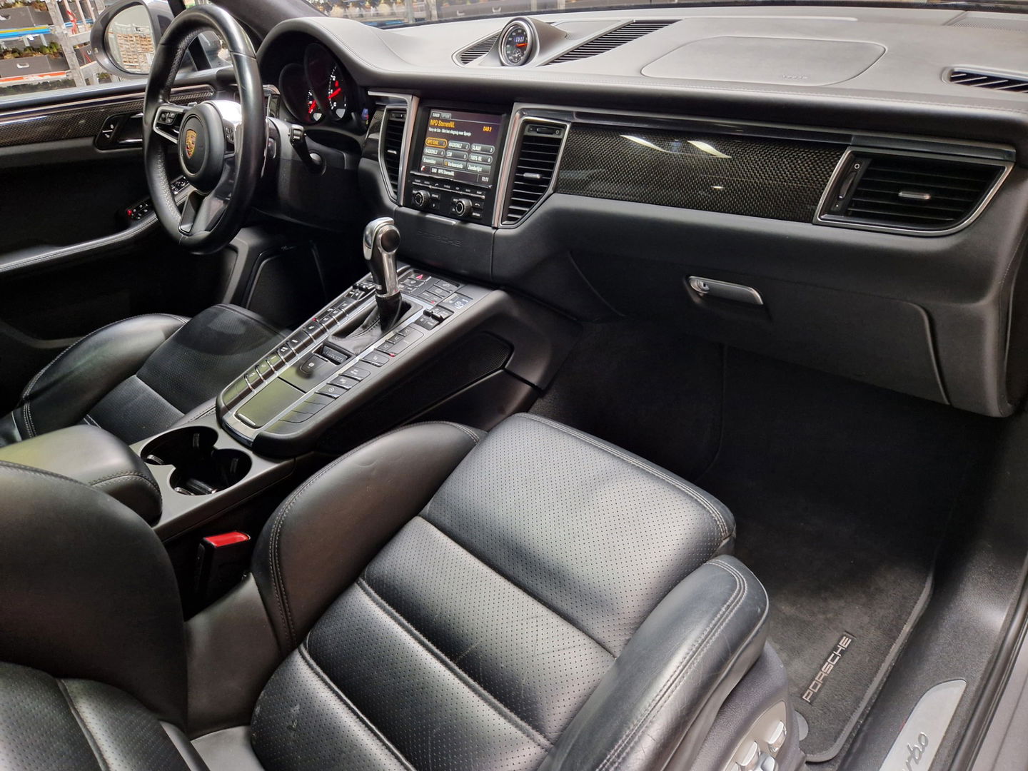 Porsche Macan 3.6 Turbo Pano leder luchtv. sport chrono Burm Navi camera 21"LM 400PK!