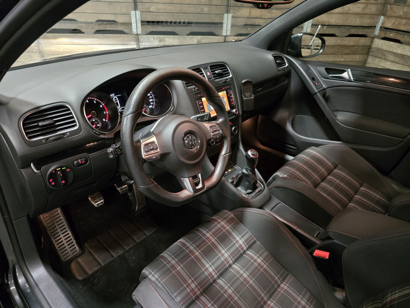 Volkswagen Golf 2.0 GTI Navigatie clima cruise LM 211PK **nieuwe motor gemonteerd**