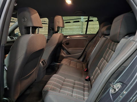 Volkswagen Golf 2.0 GTI Navigatie clima cruise LM 211PK **nieuwe motor gemonteerd**