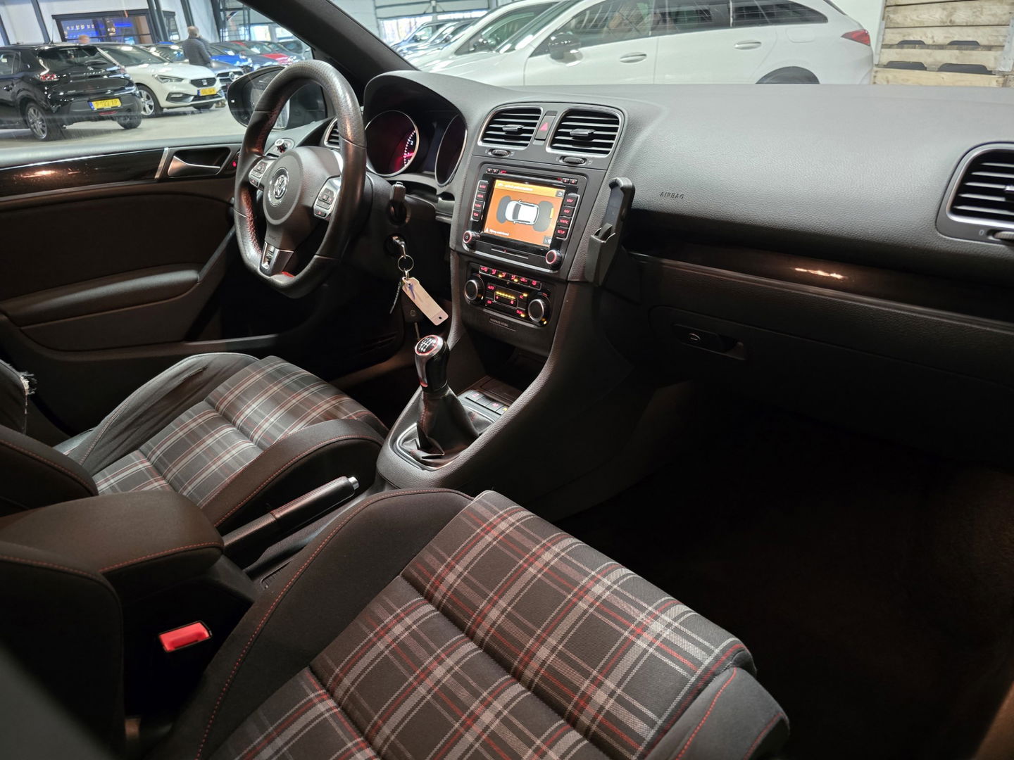 Volkswagen Golf 2.0 GTI Navigatie clima cruise LM 211PK **nieuwe motor gemonteerd**