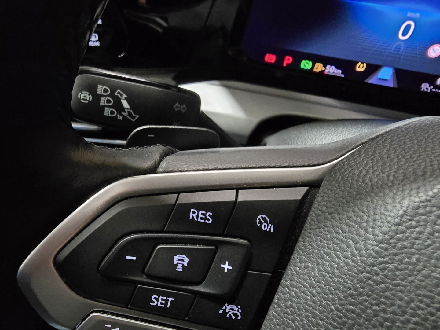 Volkswagen Golf 1.0 eTSI Life Navigatie PDC Sportstoelen Massage Clima LM