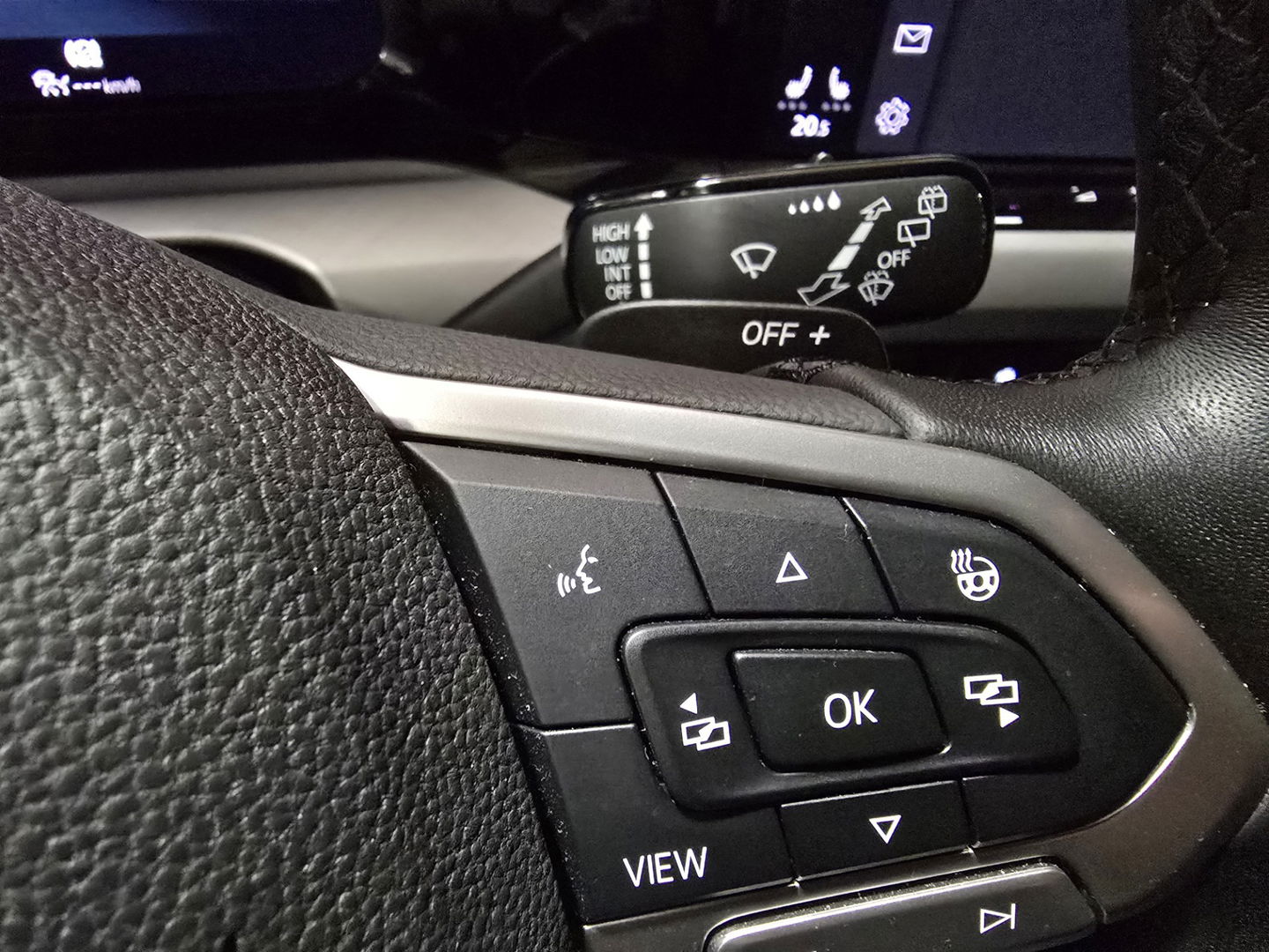 Volkswagen Golf 1.0 eTSI Life Navigatie PDC Sportstoelen Massage Clima LM