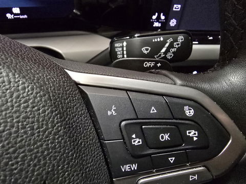 Volkswagen Golf 1.0 eTSI Life Navigatie PDC Sportstoelen Massage Clima LM