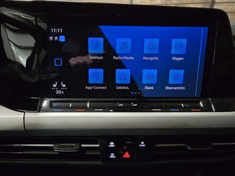 Volkswagen Golf 1.0 eTSI Life Navigatie PDC Sportstoelen Massage Clima LM