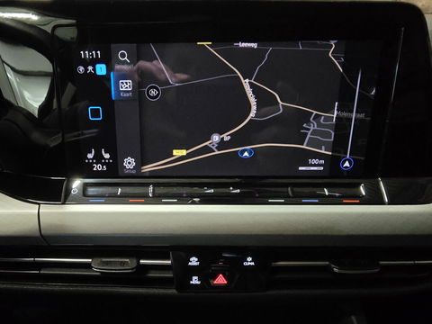 Volkswagen Golf 1.0 eTSI Life Navigatie PDC Sportstoelen Massage Clima LM