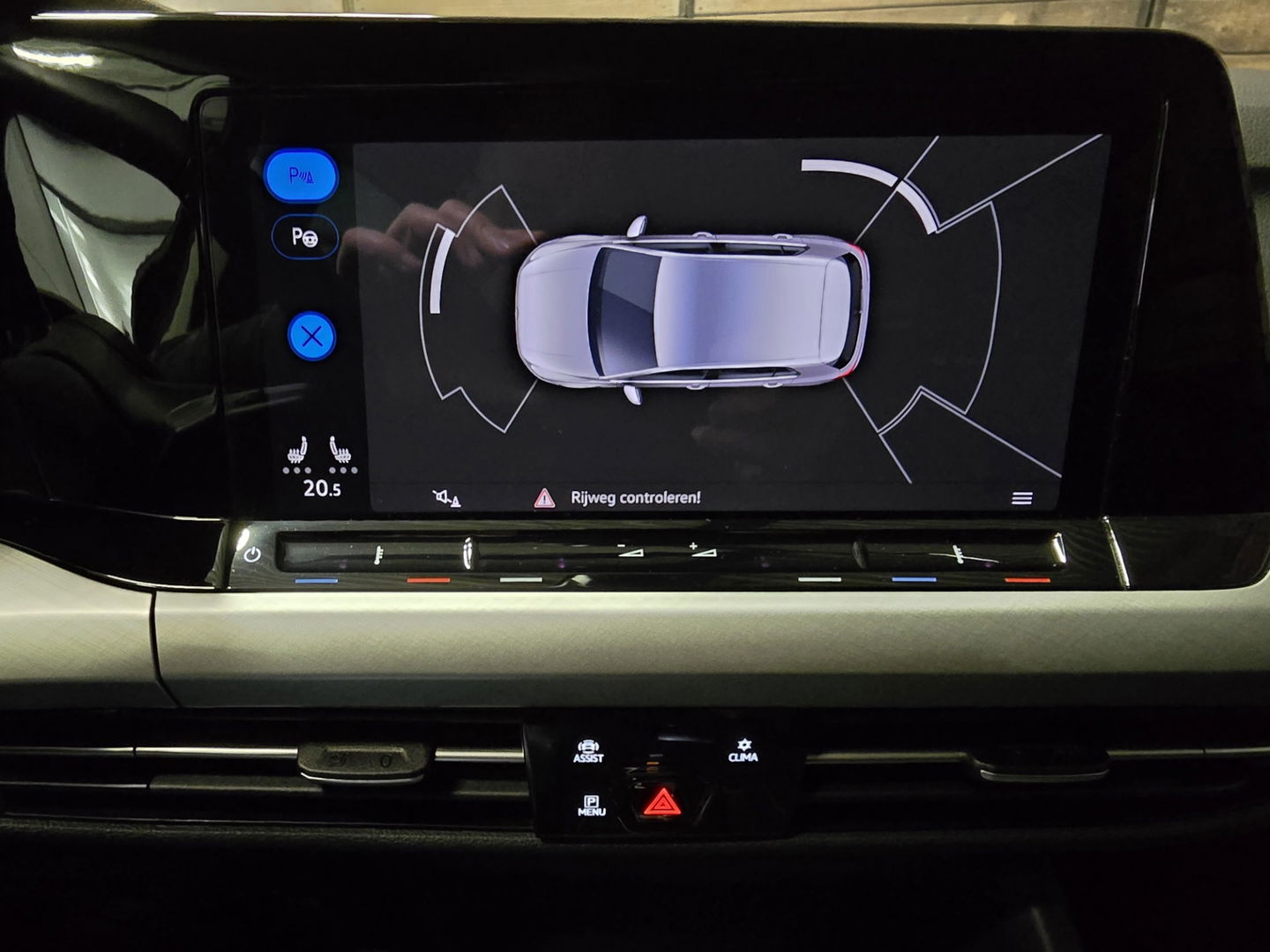 Volkswagen Golf 1.0 eTSI Life Navigatie PDC Sportstoelen Massage Clima LM