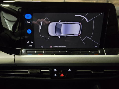 Volkswagen Golf 1.0 eTSI Life Navigatie PDC Sportstoelen Massage Clima LM