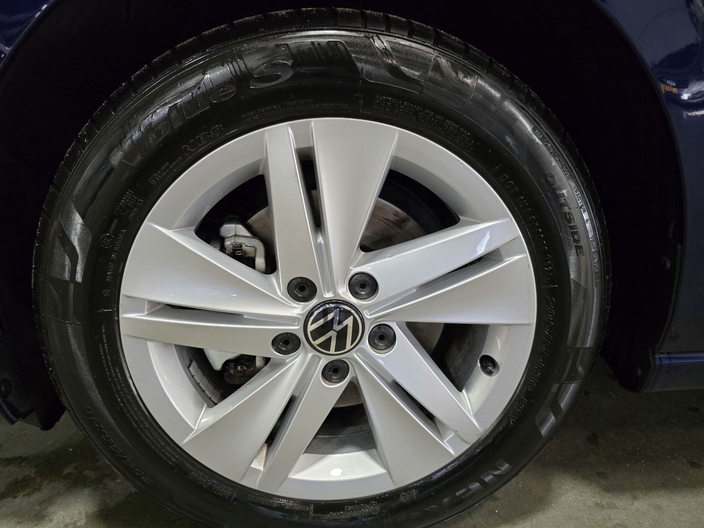 Volkswagen Golf 1.0 eTSI Life Navigatie PDC Sportstoelen Massage Clima LM