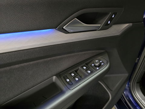 Volkswagen Golf 1.0 eTSI Life Navigatie PDC Sportstoelen Massage Clima LM