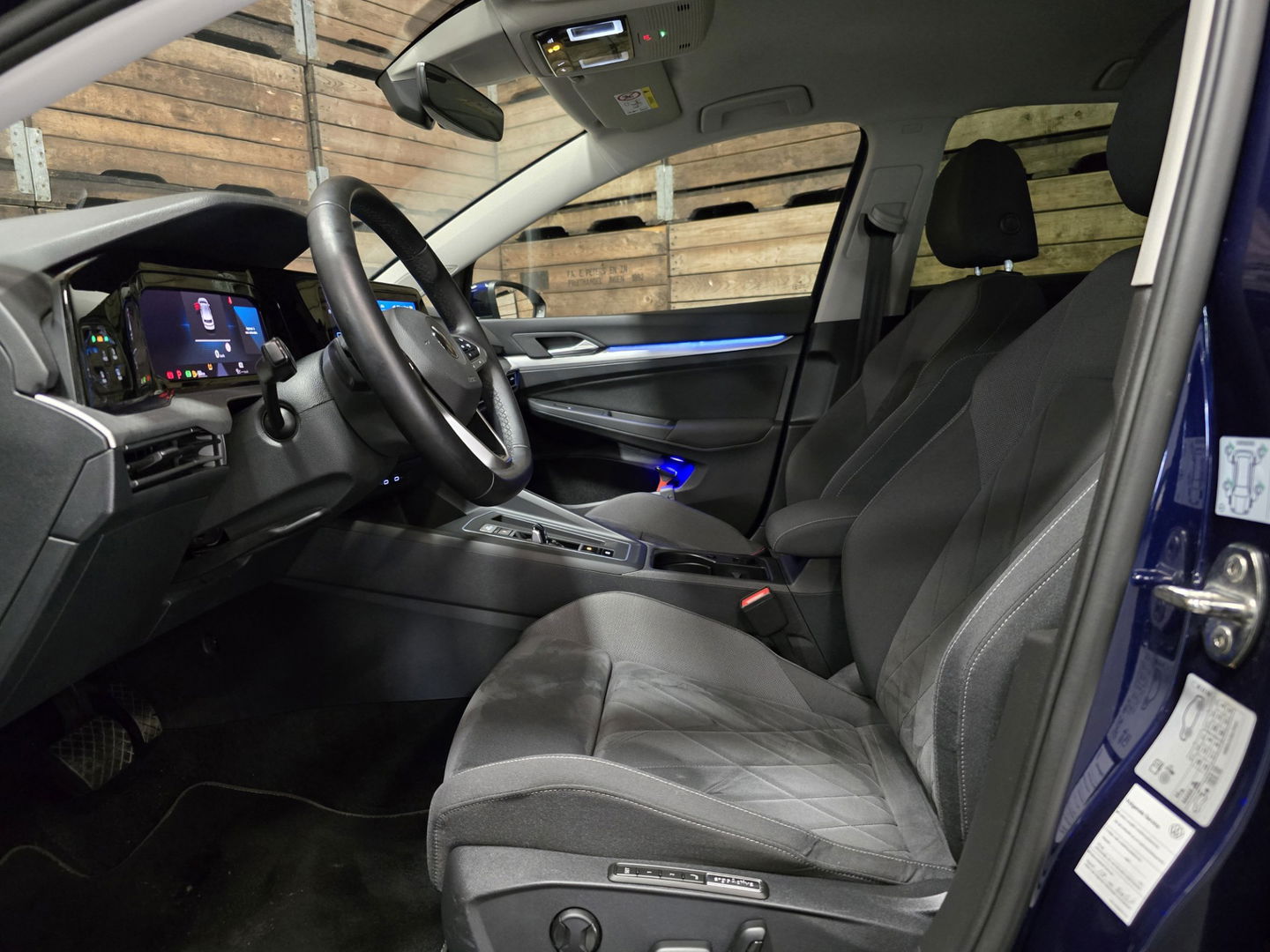 Volkswagen Golf 1.0 eTSI Life Navigatie PDC Sportstoelen Massage Clima LM