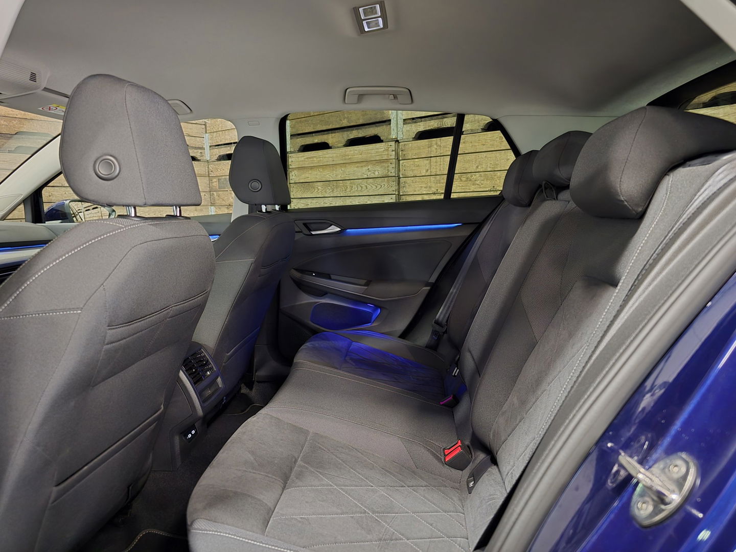 Volkswagen Golf 1.0 eTSI Life Navigatie PDC Sportstoelen Massage Clima LM