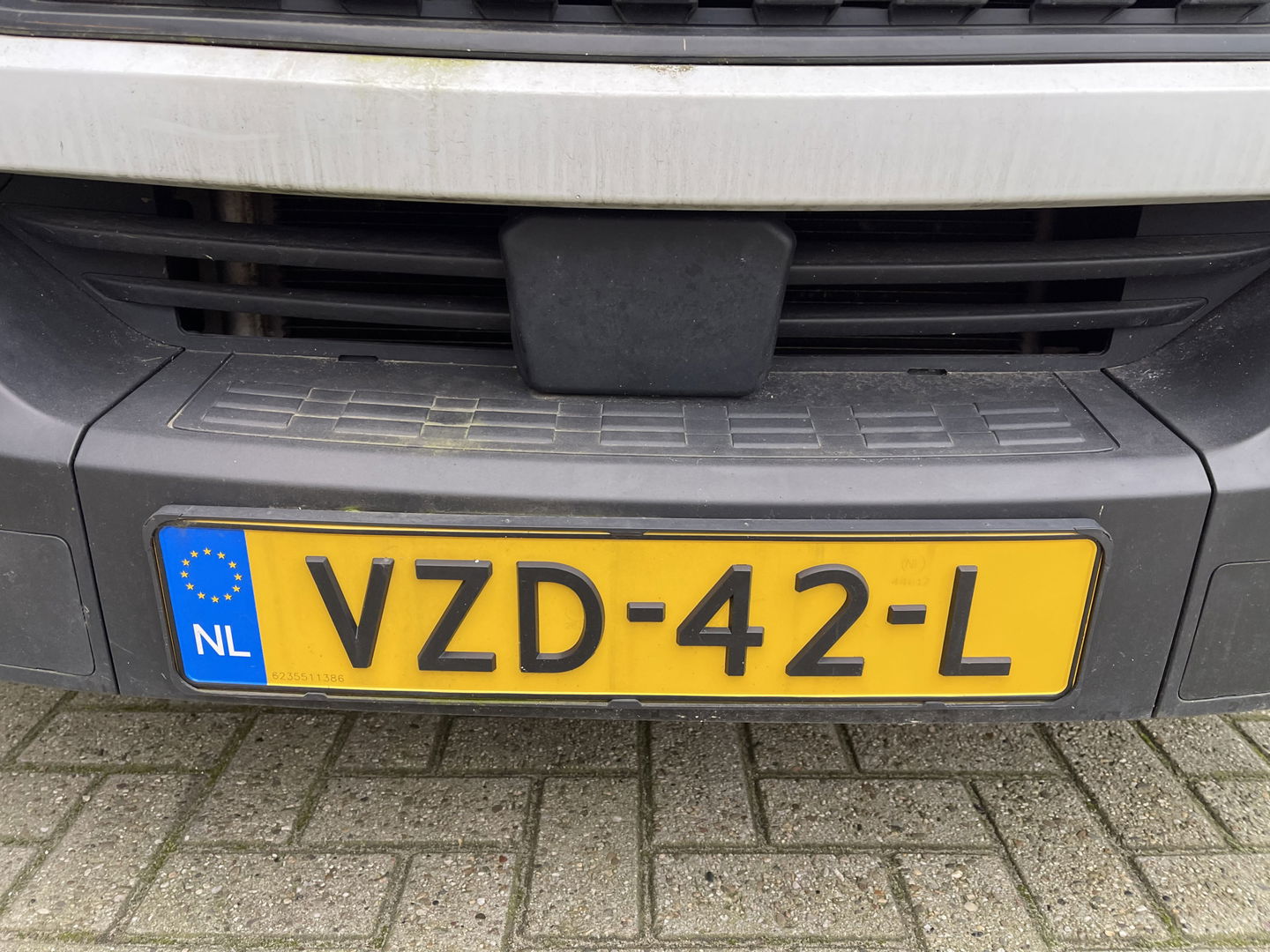 Iveco Daily 35S16V 2.3 410 L4H2 DC 7 persoons / vaste prijs rijklaar € 29.950 ex btw / lease vanaf € 536 / mag 3500 kg trekken / climate control / euro 6 diesel / 270 graden achterdeuren !