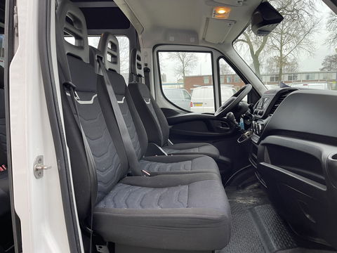 Iveco Daily 35S16V 2.3 410 L4H2 DC 7 persoons / vaste prijs rijklaar € 29.950 ex btw / lease vanaf € 536 / mag 3500 kg trekken / climate control / euro 6 diesel / 270 graden achterdeuren !