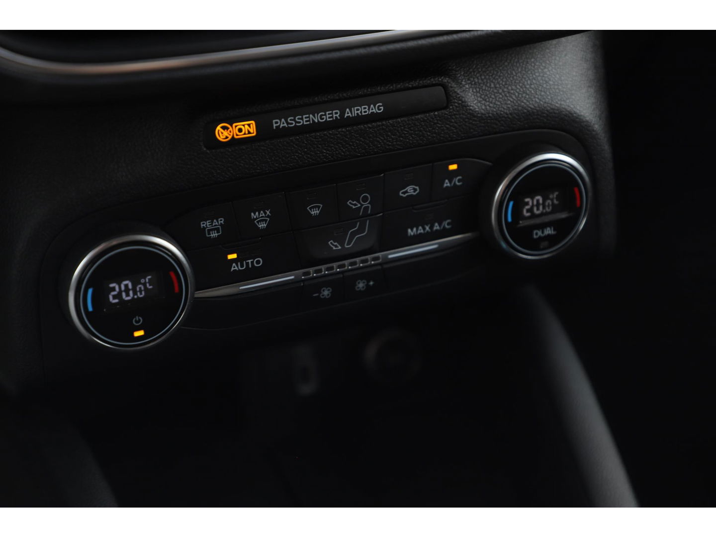 Ford FOCUS Wagon 1.0 EcoBoost Titanium Business Automaat Full LED Navigatie DAB Bang & Olufsen Clima Cruise PDC LMV Bluetooth