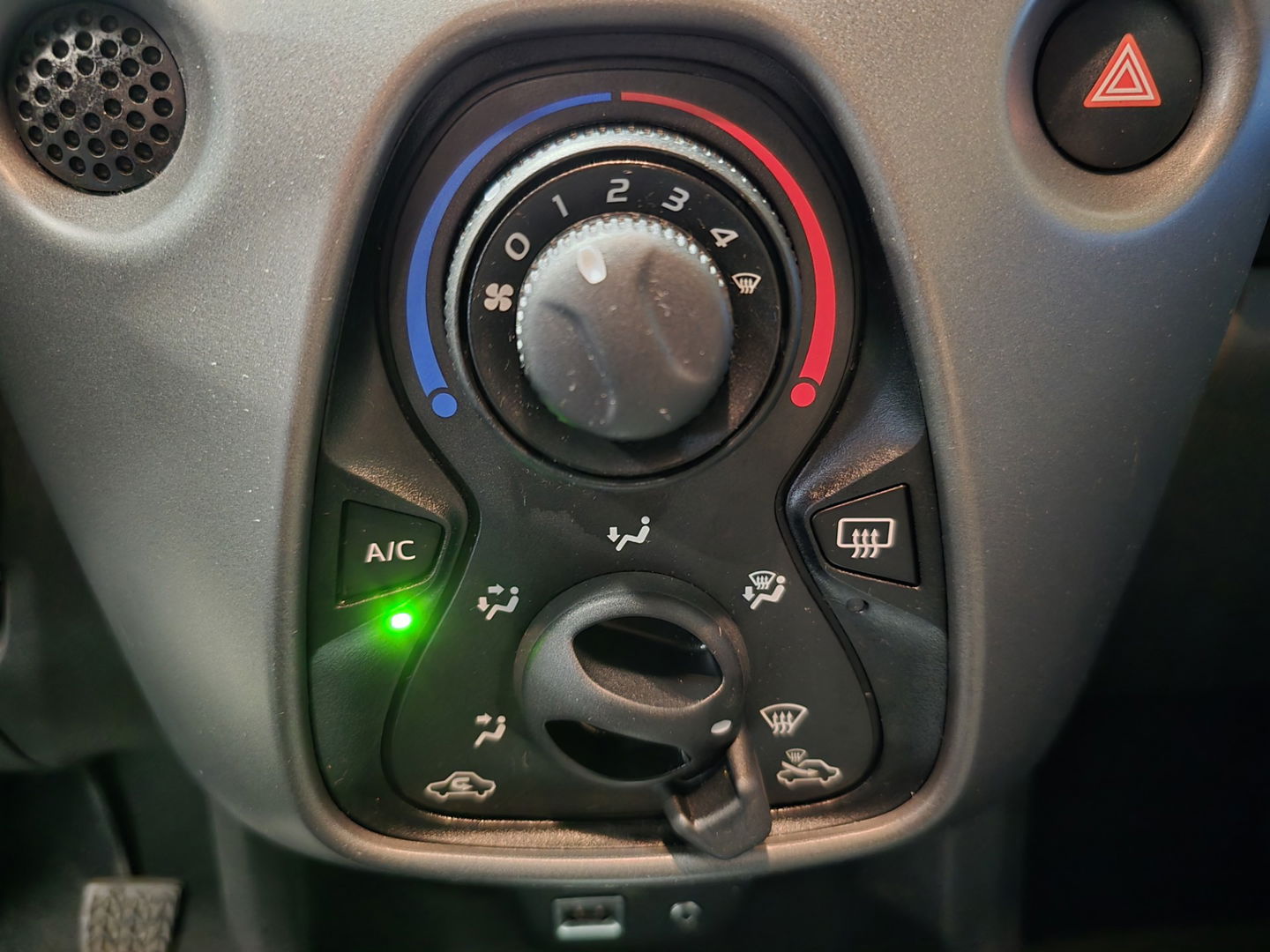 Toyota Aygo 1.0 VVT-i x-play Navigatie camera Automaat Airconditioning