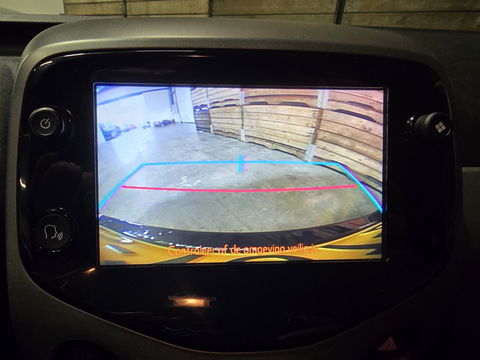 Toyota Aygo 1.0 VVT-i x-play Navigatie camera Automaat Airconditioning