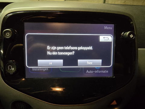 Toyota Aygo 1.0 VVT-i x-play Navigatie camera Automaat Airconditioning