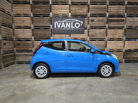 Toyota Aygo 1.0 VVT-i x-play Navigatie camera Automaat Airconditioning