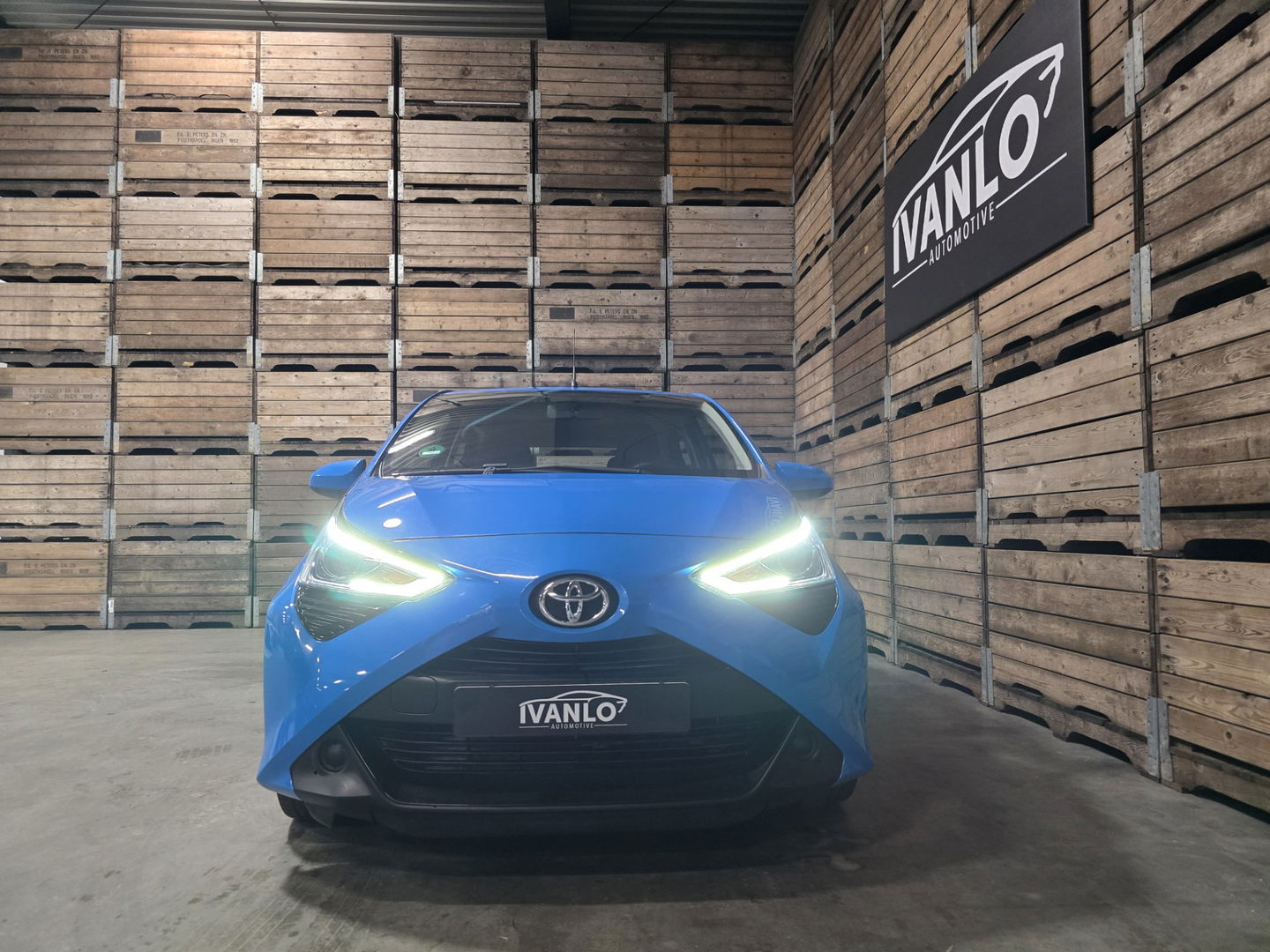 Toyota Aygo 1.0 VVT-i x-play Navigatie camera Automaat Airconditioning