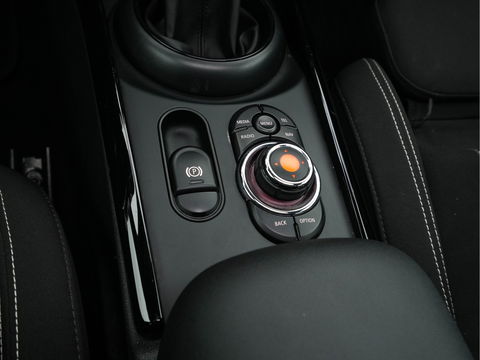 MINI Clubman 1.5 Cooper Business Aut. *PANO | SPORT-SEATS | NAVI-FULLMAP | AMBIENT-LIGHT | ECC | PDC | CRUISE | 17''ALU*