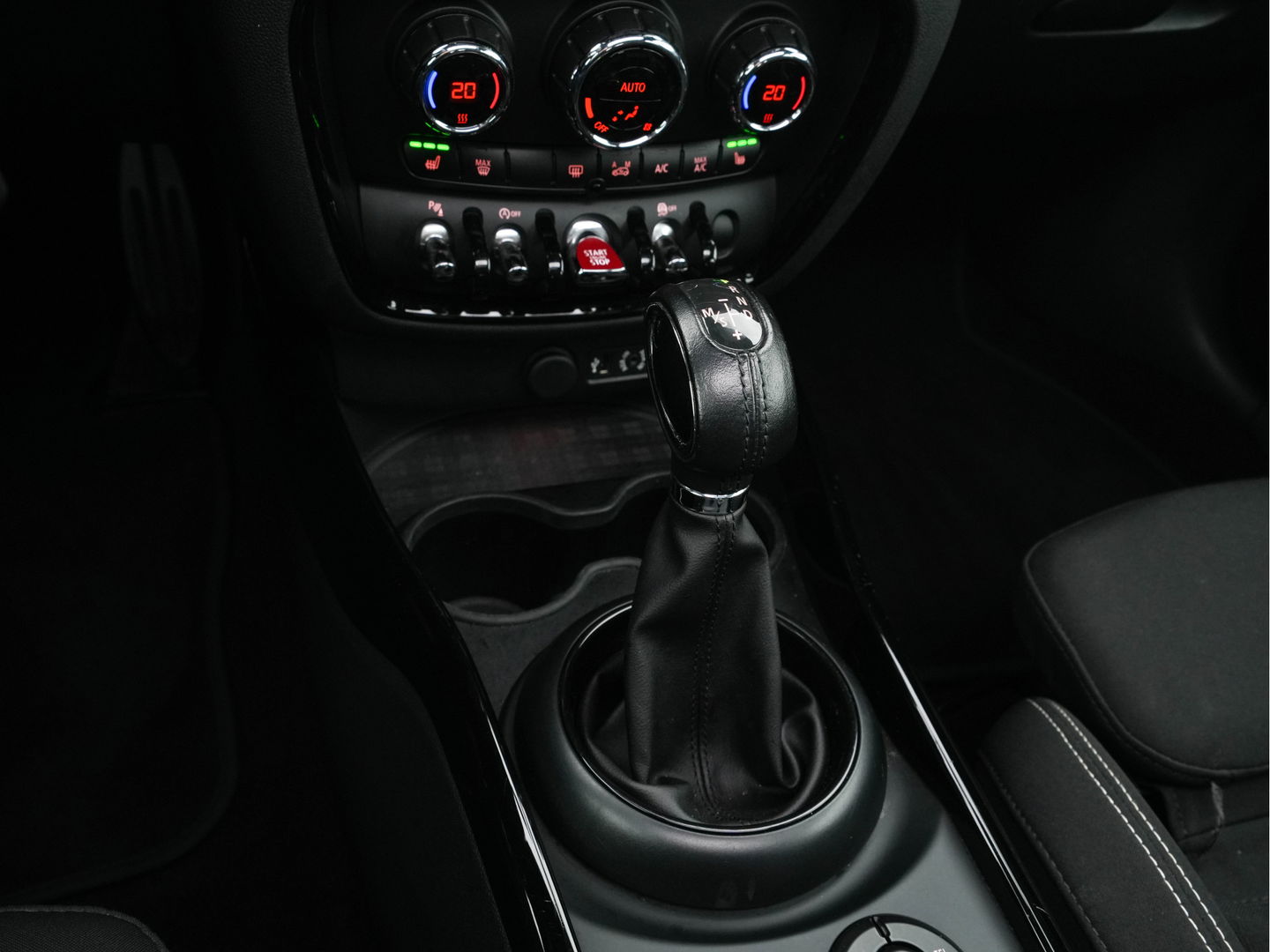 MINI Clubman 1.5 Cooper Business Aut. *PANO | SPORT-SEATS | NAVI-FULLMAP | AMBIENT-LIGHT | ECC | PDC | CRUISE | 17''ALU*