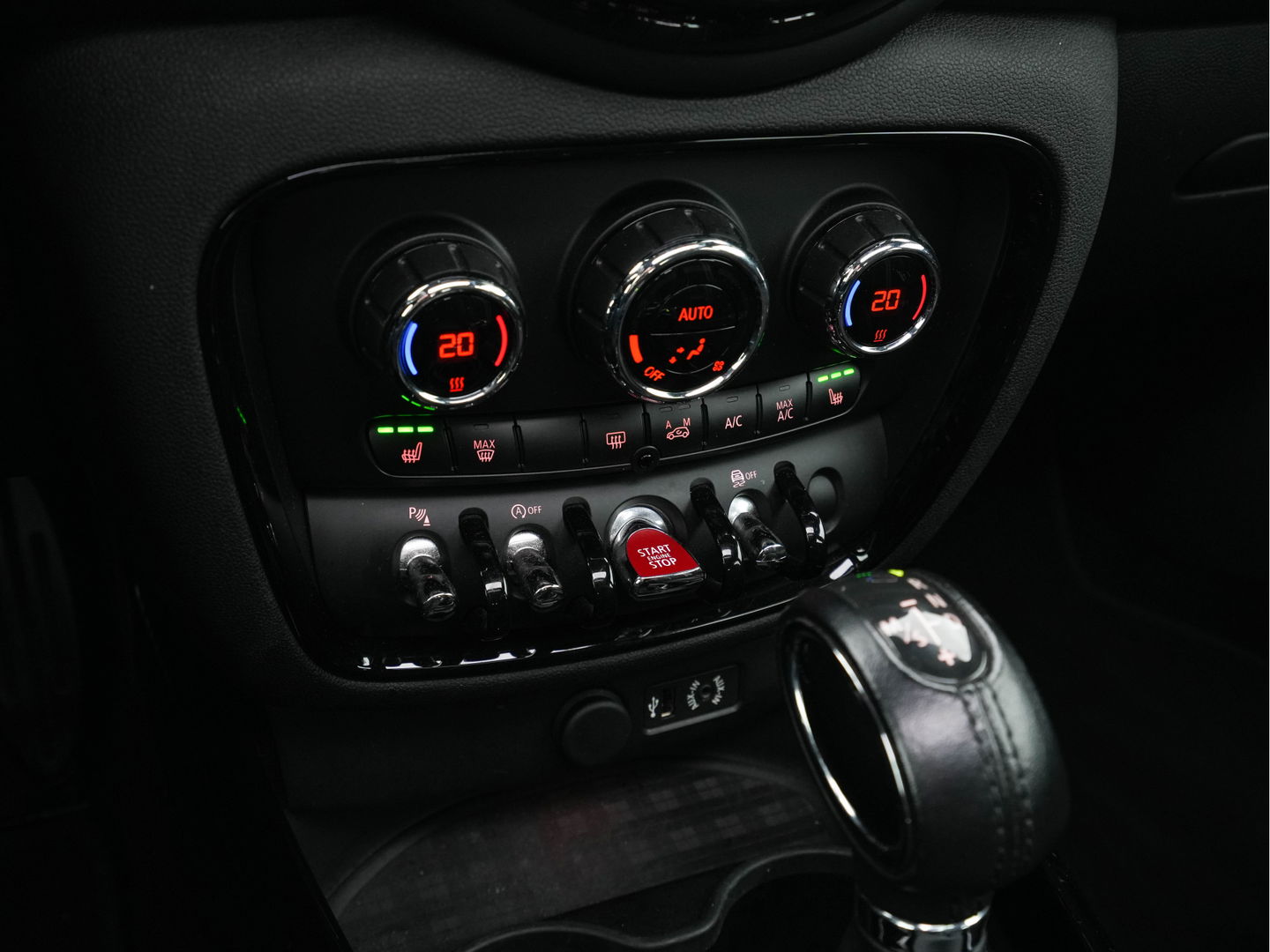 MINI Clubman 1.5 Cooper Business Aut. *PANO | SPORT-SEATS | NAVI-FULLMAP | AMBIENT-LIGHT | ECC | PDC | CRUISE | 17''ALU*