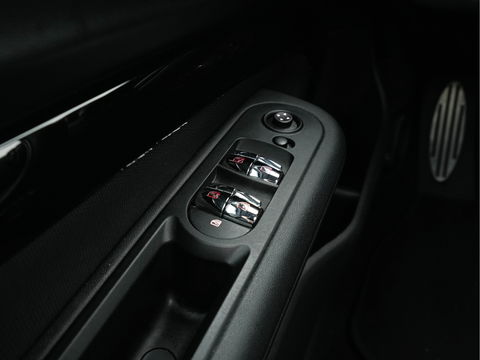 MINI Clubman 1.5 Cooper Business Aut. *PANO | SPORT-SEATS | NAVI-FULLMAP | AMBIENT-LIGHT | ECC | PDC | CRUISE | 17''ALU*