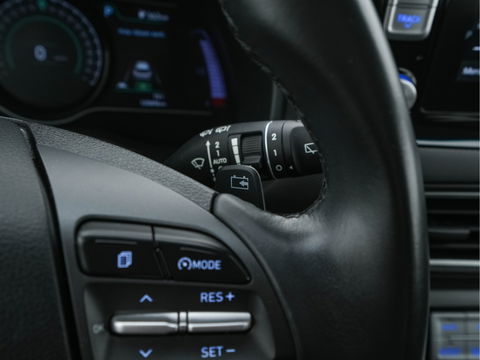 Hyundai KONA EV Fashion 64 kWh (INCL-BTW) Aut.*KRELL-AUDIO | HEAD-UP | NAVI-FULLMAP | KEYLESS | SHIFT-PADDLES | LANE-ASSIST | CAMERA | DAB | ECC | PDC | ADAPTIVE-CRUISE | COMFORT-SEATS | 17"ALU*