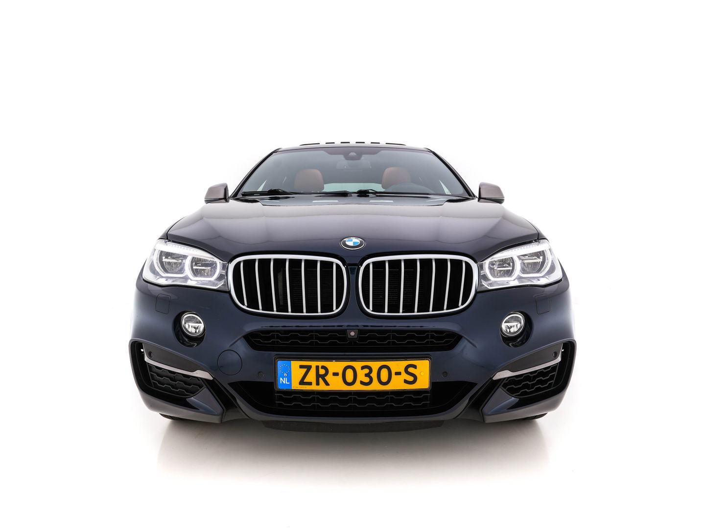 BMW X6 M50d M-Sport-Pack Innovation-Pack Aut. *PANO | HEAD-UP | DAKOTA-FULL-LEATHER | FULL-LED | HARMAN/KARDON-SURROUND | MEMORY-PACK | SURROUND-VIEW | NAVI-FULLMAP | SHIFT-PADDLES | ECC | PDC | CRUISE | SPORT-SEATS | 20''ALU*