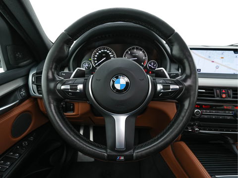 BMW X6 M50d M-Sport-Pack Innovation-Pack Aut. *PANO | HEAD-UP | DAKOTA-FULL-LEATHER | FULL-LED | HARMAN/KARDON-SURROUND | MEMORY-PACK | SURROUND-VIEW | NAVI-FULLMAP | SHIFT-PADDLES | ECC | PDC | CRUISE | SPORT-SEATS | 20''ALU*